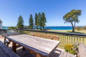 The Castle - Pet Friendly - Absolute Beachfront Culburra Beach